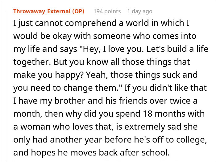 Screenshot of Reddit post about a woman missing her boyfriend's red flags over 18 months