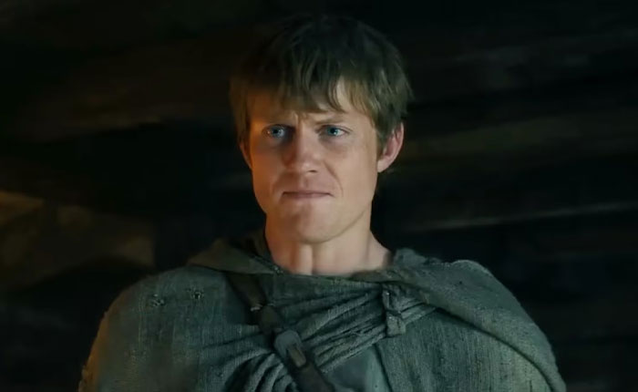 Peter Claffey in costume as a Knight of the Seven Kingdoms, with fans reacting to critic's body comments.