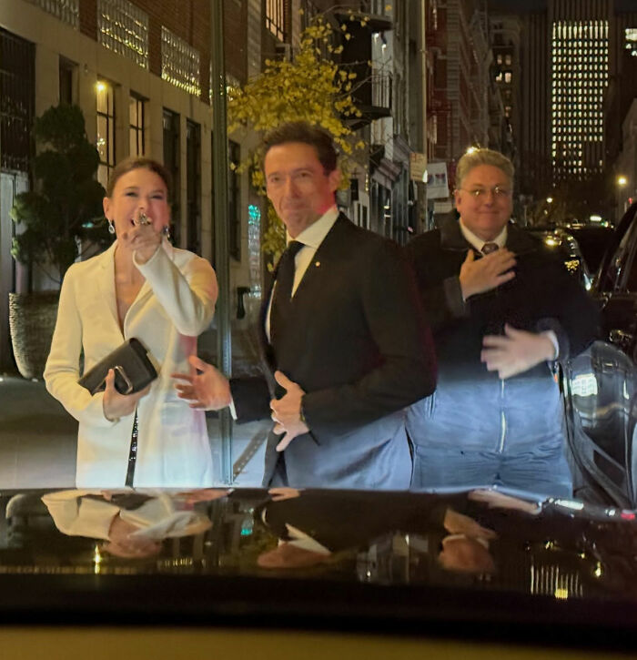 Hugh Jackman and Sutton Foster posing together at night, fans spot odd detail in 6 fingers PDA beach photos Hugh Jackman and Sutton Foster posing together at night, fans spot odd detail in 6 fingers PDA beach photos