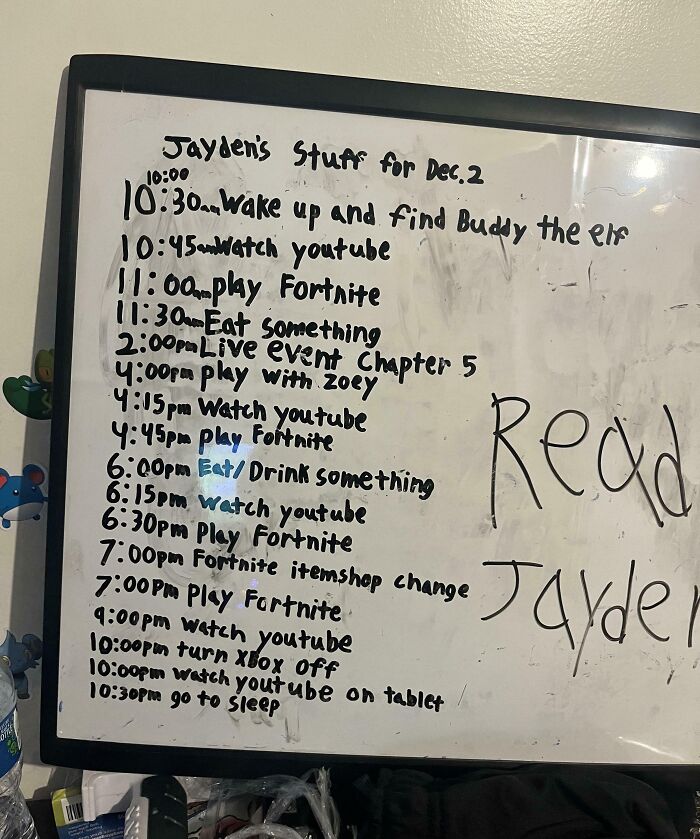 Whiteboard with a daily schedule showing kids’ activities like playing Fortnite and watching YouTube, highlighting sibling fun moments.