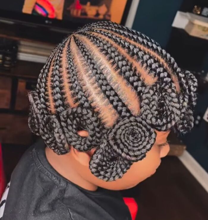 Peinado trenzado con diseño circular y líneas definidas, un estilo único entre ridículos hairdos que causan sorpresa.