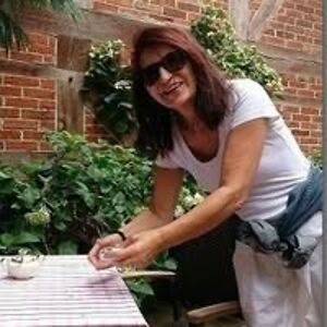 lyn_holst-bookartist avatar