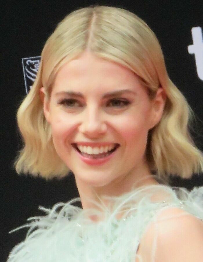 Actress Lucy Boynton, 32
