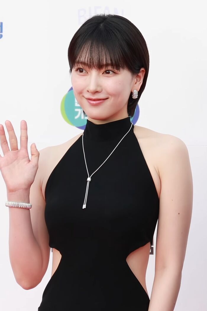 Singer Kang Ji-Young, 32
