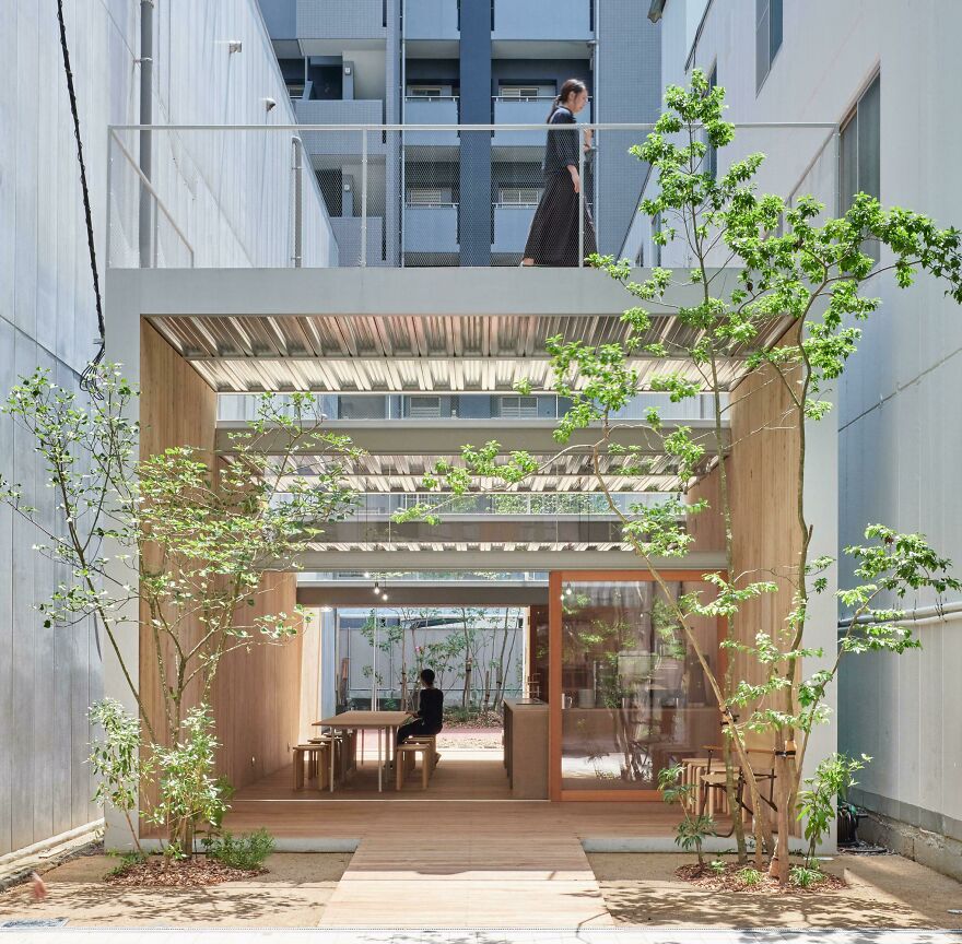 Modern open-air space with wood and metal elements showcasing interesting examples of Japanese architecture in an urban setting.