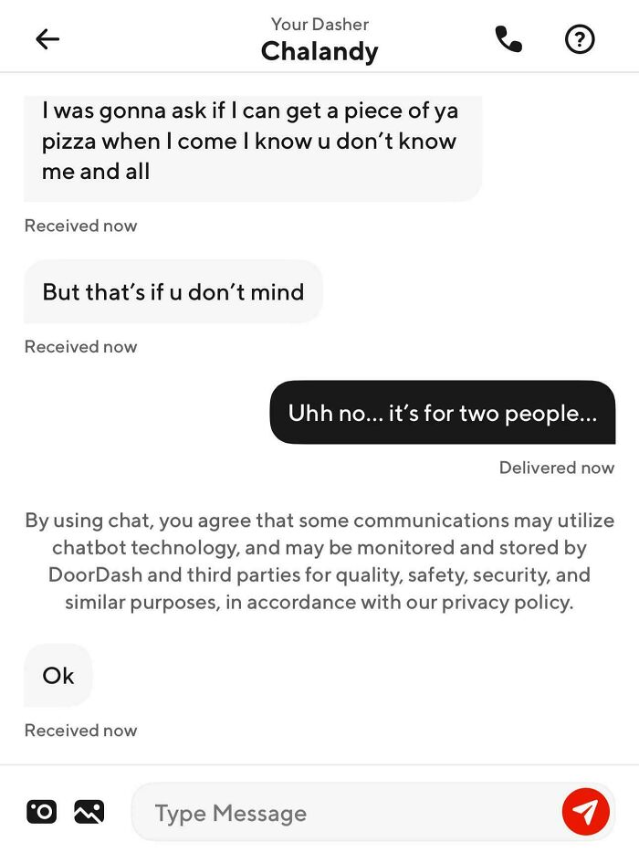 Funny and unhinged text message from an Uber driver asking for a piece of pizza during a delivery chat.