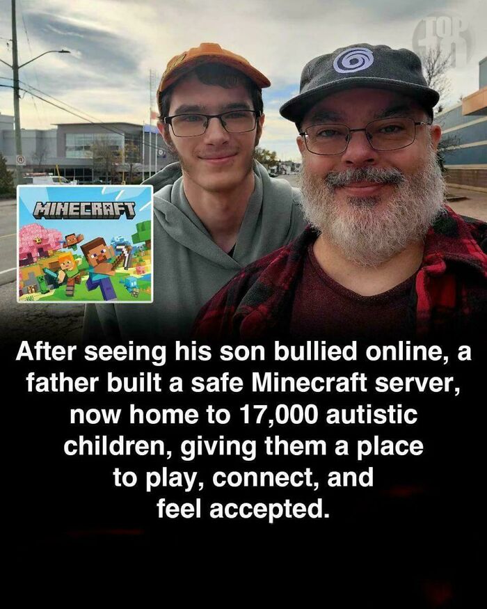 Amazing photo of a father and son with Minecraft, highlighting an amazing story of community.