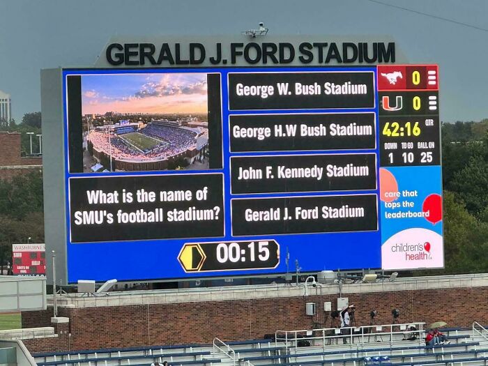Scoreboard fail showing incorrect stadium names in a quiz, illustrating one of the funniest you had one job fails.