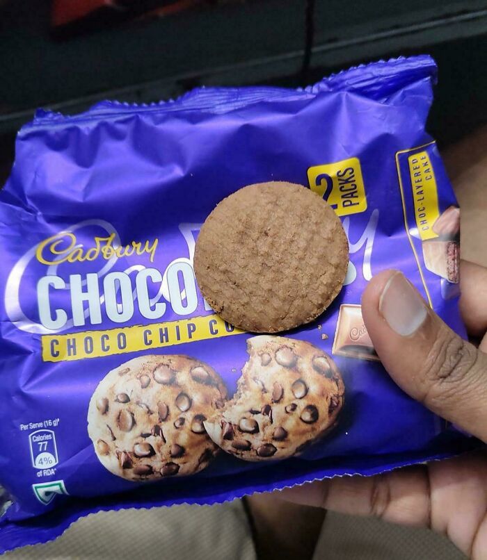 Packaging of chocolate chip cookies shows chips but actual cookie has no chips, showcasing a classic you had one job fail.