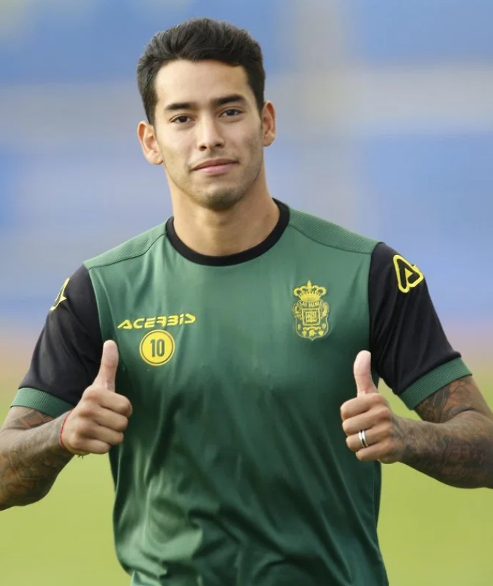 Footballer Sergio Araujo, 34