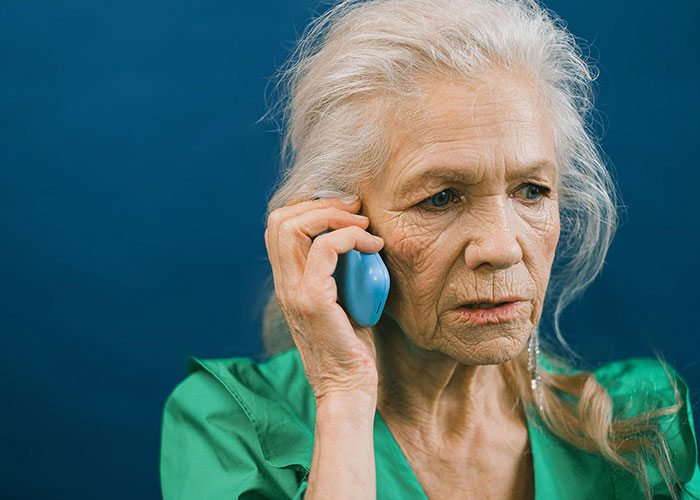 911 Operators Share The 50 Dumbest Calls They Ever Received