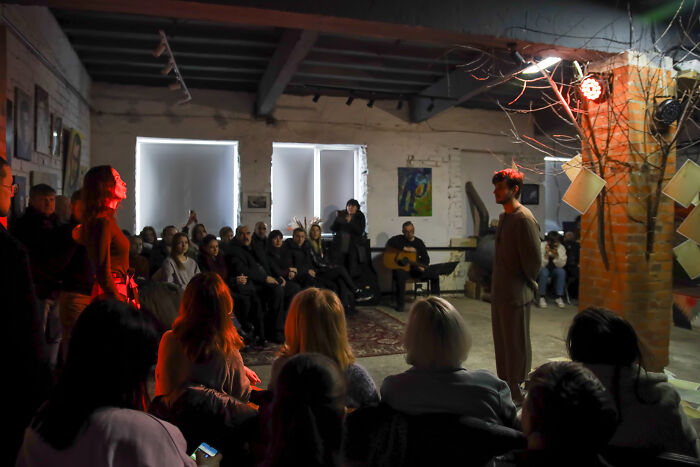 90 Minutes For Creativity: Being An Artist In A Frontline City