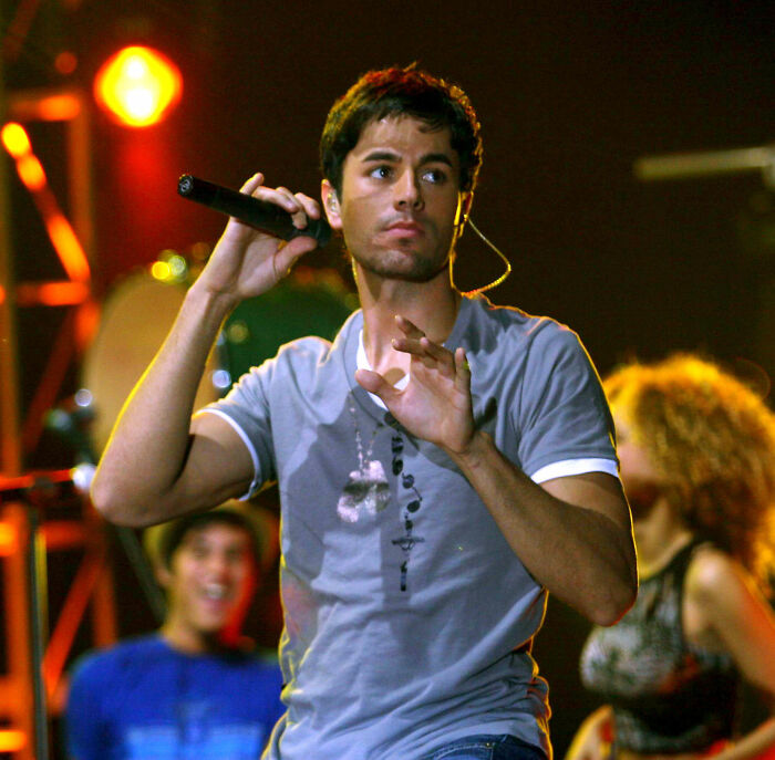 Enrique Iglesias performing on stage, capturing the attention amid news of Julio Iglesias under investigation.