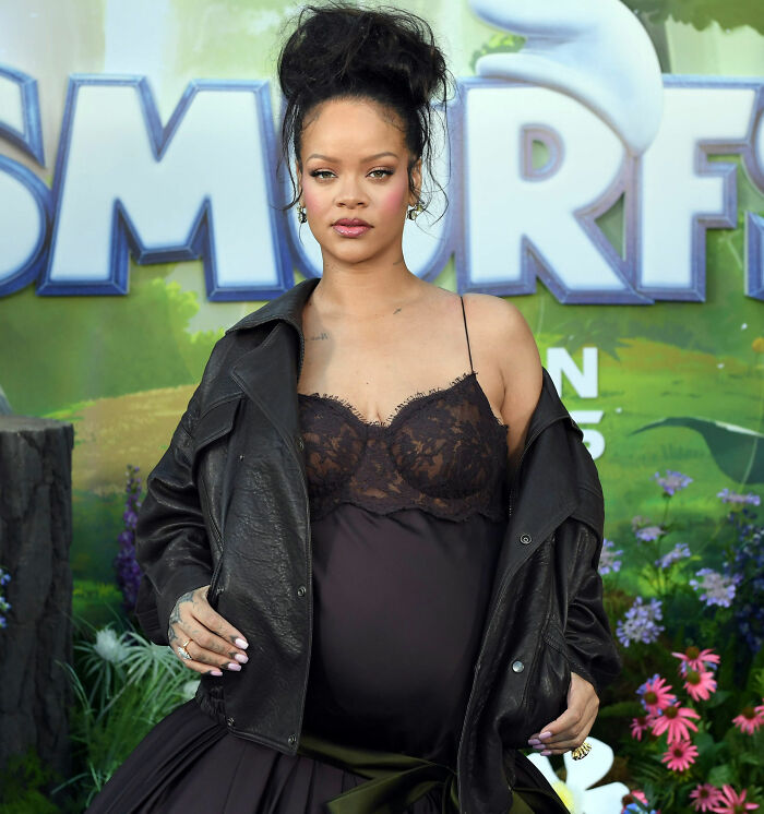 Pregnant pop star in black lace lingerie and leather jacket at premiere, distorted lingerie photos