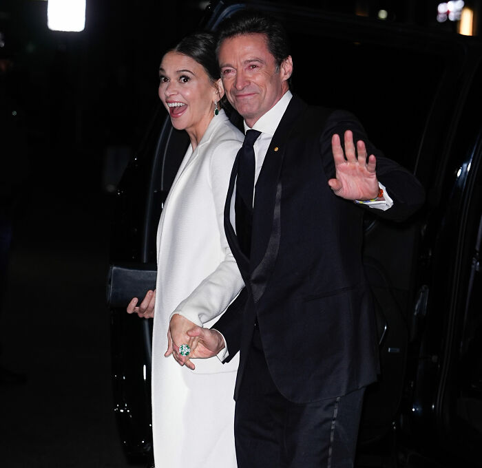 Hugh Jackman and Sutton Foster holding hands, fans notice six fingers detail in PDA beach photos. Hugh Jackman and Sutton Foster holding hands, fans notice six fingers detail in PDA beach photos.