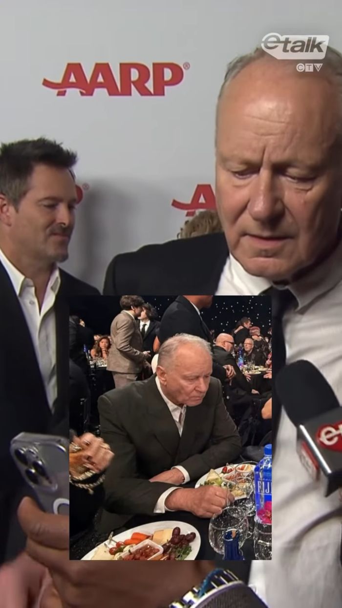 Stellan Skarsg&aring;rd speaking to media, dressed formally, commenting on Critics Choice Awards&rsquo; disappointing food experience.