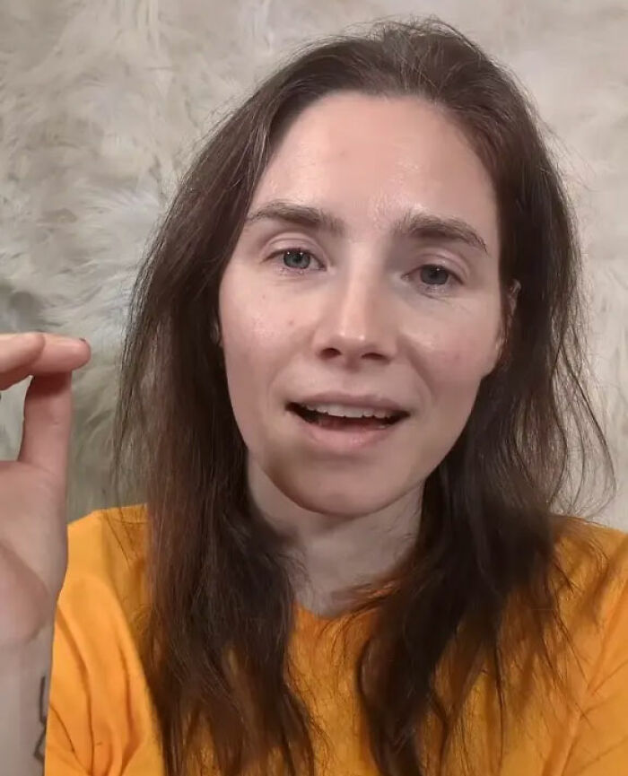 Amanda Knox speaking in a casual setting, addressing cancel culture and responding to Matt Damon&rsquo;s comments.