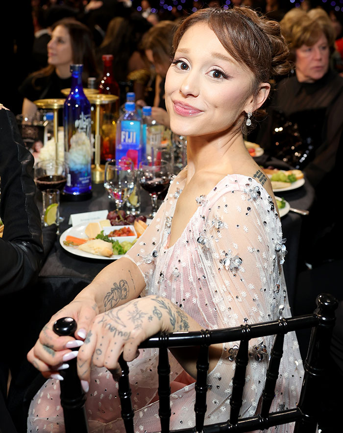 "She Should Know Better": Ariana Grande's Pic With Controversial Star Sparks Fiery Reactions "She Should Know Better": Ariana Grande's Pic With Controversial Star Sparks Fiery Reactions