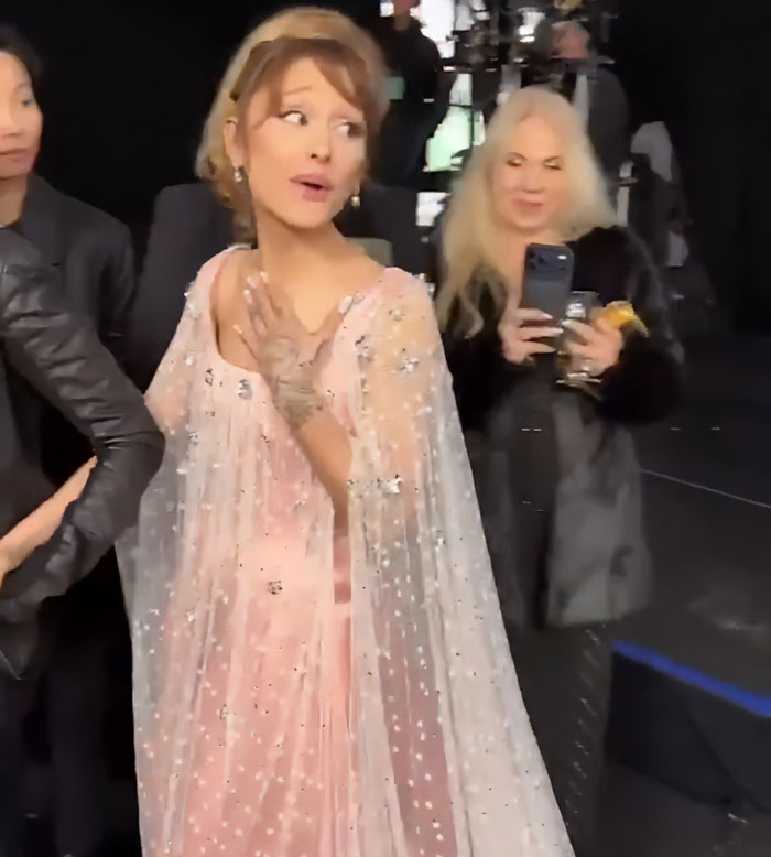 "She Should Know Better": Ariana Grande's Pic With Controversial Star Sparks Fiery Reactions "She Should Know Better": Ariana Grande's Pic With Controversial Star Sparks Fiery Reactions