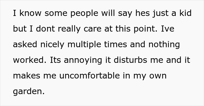 Text showing a complaint about a boy climbing a fence disturbing privacy and causing discomfort in a garden. Text showing a complaint about a boy climbing a fence disturbing privacy and causing discomfort in a garden.