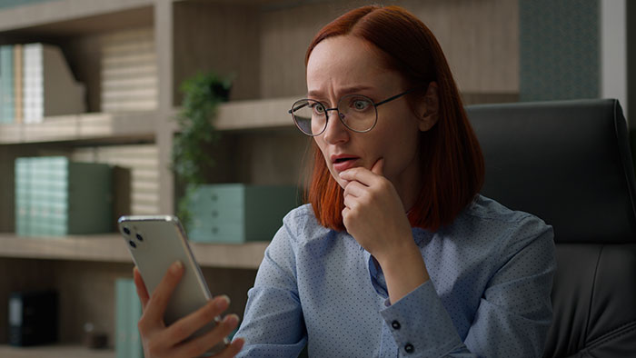 Spineless Guy Ignores GF&rsquo;s Worries About His Toxic Fam, Ends Up Single As She Can&rsquo;t Take It Anymore