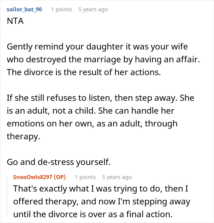 Reddit comment discussing a dad feeling guilty and distancing himself from daughter during messy divorce and seeking therapy.