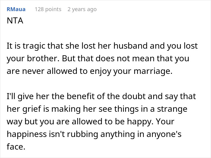 Screenshot of a Reddit comment discussing a woman demanding her friend kick out her husband from a romantic getaway.