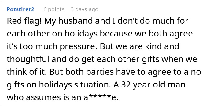 Screenshot of a Reddit comment criticizing a man who fails to buy Christmas presents for his girlfriend.