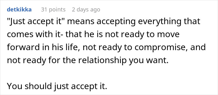 Text comment on a screen discussing accepting a widower boyfriend still wearing his wedding ring in a challenging relationship situation.