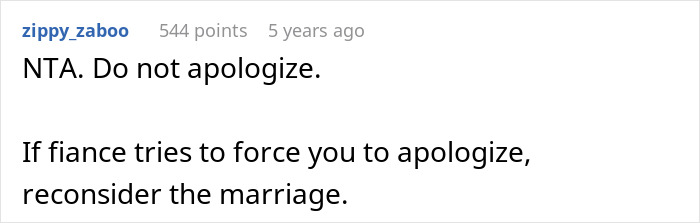 Screenshot of an online comment advising not to apologize and reconsider marriage if pressured, related to finances conflict.