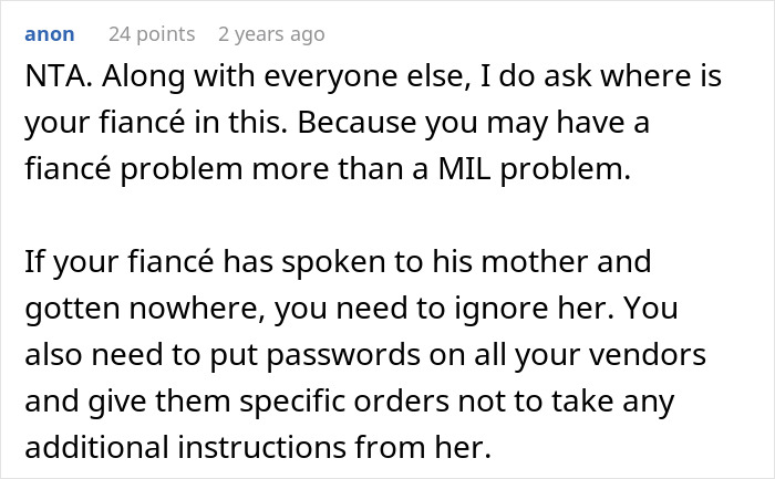 Screenshot of a Reddit comment advising how to handle a MIL trying to hijack a bride&rsquo;s venue and dress plans.