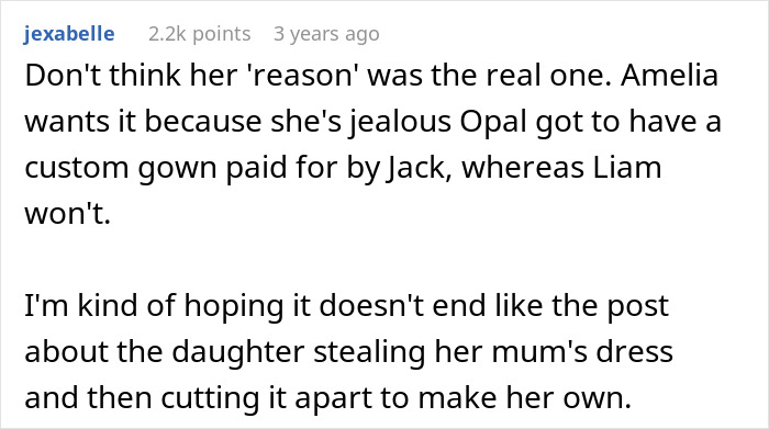 Screenshot of a forum comment discussing a mom clinging to her daughter's wedding dress and family tensions over it. Screenshot of a forum comment discussing a mom clinging to her daughter's wedding dress and family tensions over it.
