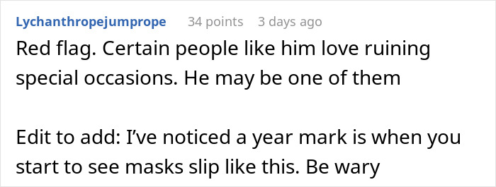 Screenshot of a Reddit comment discussing red flags in relationships relating to failing to buy Christmas presents.