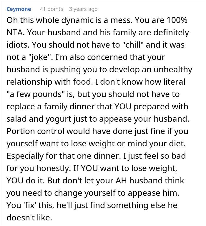 Reddit comment discussing a man calling his daughter-in-law fat, while her husband laughs and defends his father.