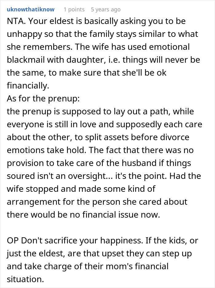 Screenshot of a Reddit comment discussing emotional impact on a dad distancing himself from daughter during divorce.