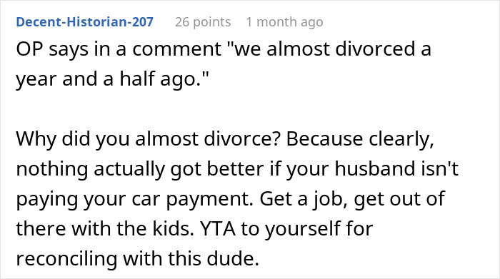 Comment discussing husband blaming SAHM wife for financial problems and advising her to get a job before divorce.