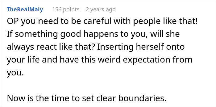 Screenshot of a Reddit comment advising caution and setting clear boundaries in a woman demands friend kicks husband out dispute.