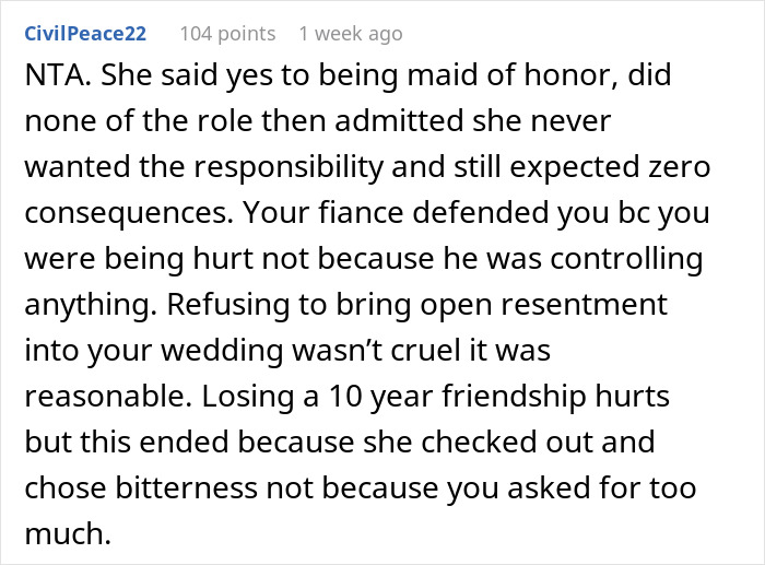Reddit comment discussing groom slamming maid of honor for low effort and maid of honor's fallout before wedding.