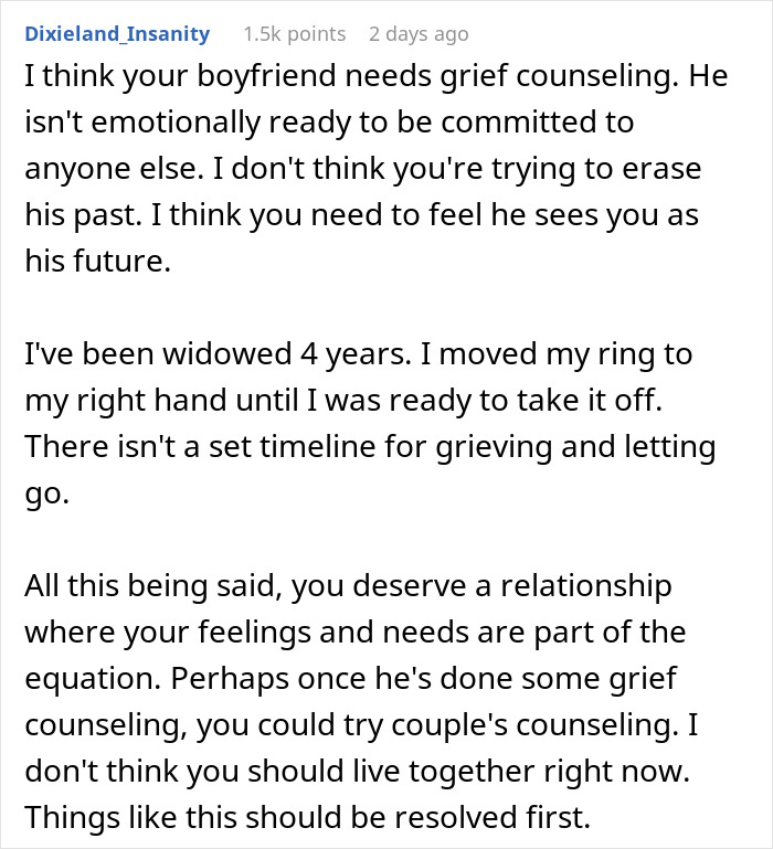 Comment discussing grief counseling and emotional readiness in a relationship with a widower boyfriend still wearing a wedding ring.