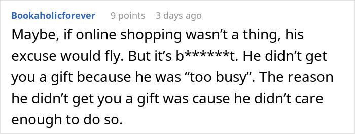 Text post commenting on a man failing to buy his girlfriend Christmas presents, claiming the holiday snuck up on him.