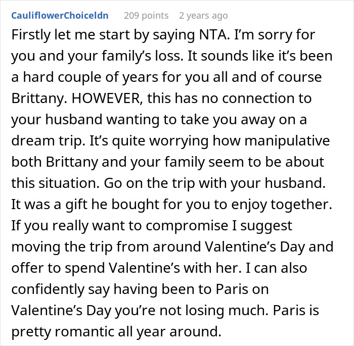 Reddit comment discussing a woman demanding friend kicks her husband out of romantic getaway so she could come instead.