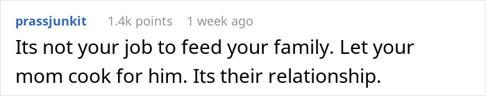 Text message discussion about mom and boyfriend food drama with advice on letting mom cook for him.