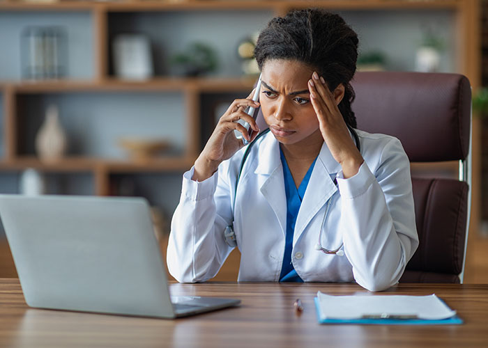 “Never Normal”: 43 Medical Professionals Share Which Health Warning Signs Should Trouble You