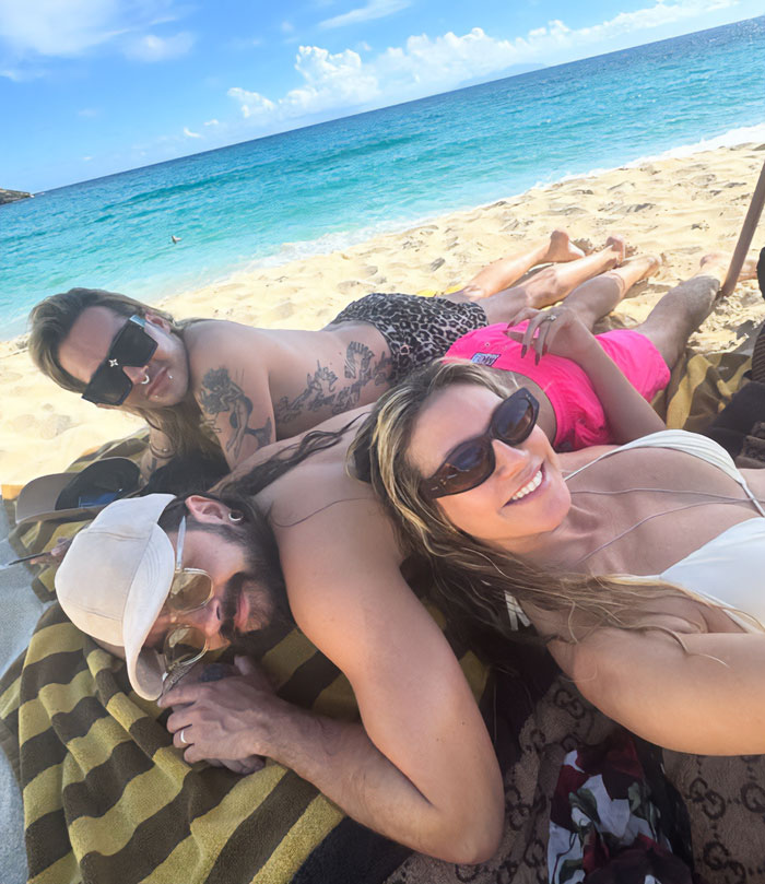 &ldquo;Lost Her Top&rdquo;: Heidi Klum, 52, Bared It All Again After Explaining A &ldquo;Strategic&rdquo; Beach Decision