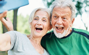 In-Laws Secretly Book Themselves Onto The Couple’s Honeymoon, Husband’s Response Has The Internet Cheering