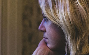 Woman Feels Bad For Being Ungrateful For Gifts From Husband, People Agree His Gifts Are Abhorrent