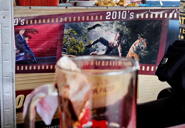 Photographer captured perfectly timed street shots featuring dynamic scenes and unexpected moments on busy urban streets.