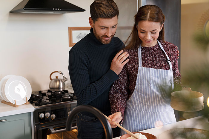 Man Doesn&rsquo;t Know What To Do When He Becomes GF&rsquo;s &ldquo;Cash Cow&rdquo; And She Asks For Marriage On Top