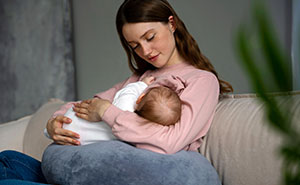 Childless Sis Keeps Lecturing Man About Baby Food, Livid When He “Mansplains” Breastfeeding To Her