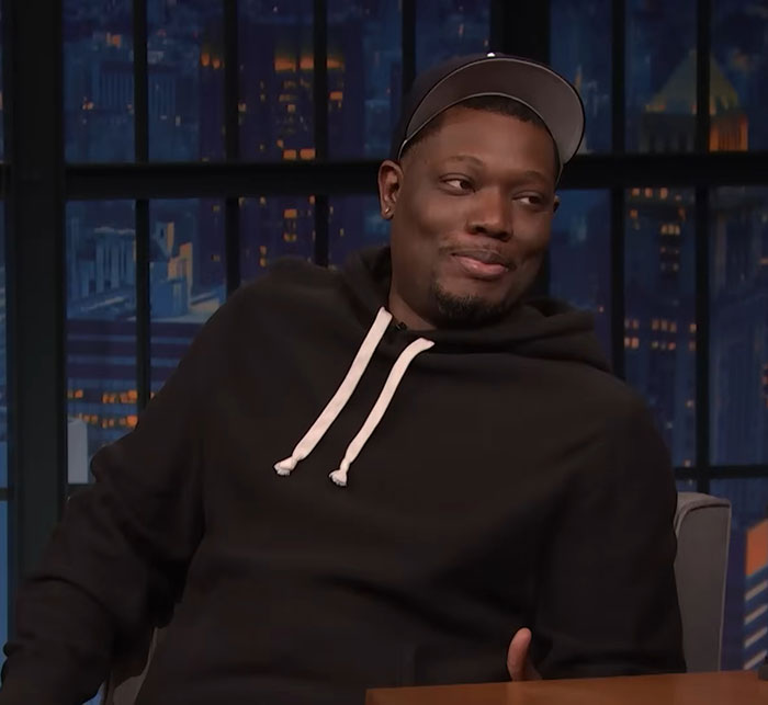 Michael Che on SNL wearing a black hoodie and cap, sparking heated debate with a joke about ICE on Weekend Update. Michael Che on SNL wearing a black hoodie and cap, sparking heated debate with a joke about ICE on Weekend Update.